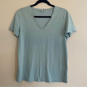Kit and Ace Women’s Relaxed V-Neck Tee